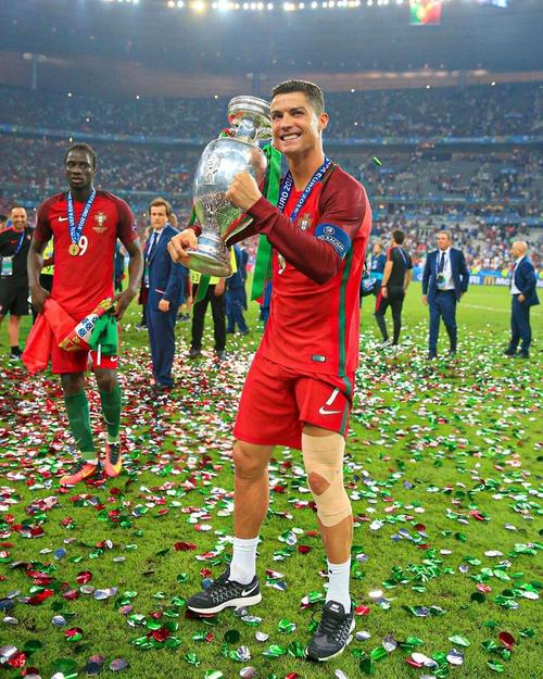 6500万欧解约条款明夏生效，每体：巴萨考虑明年夏窗引入凯恩（6500万欧违约金条款明夏启用，据每体：巴萨计划明年夏窗引进凯恩）