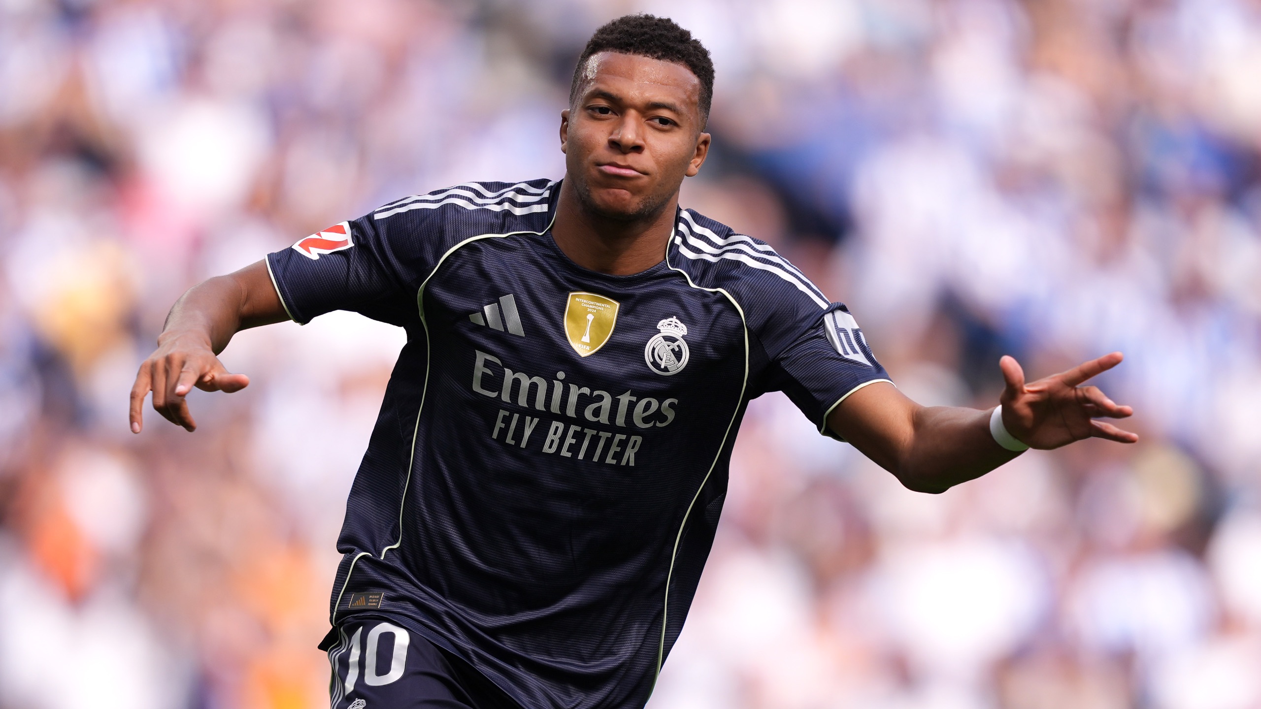 每体：巴萨仍在关注凯恩，等待他和拜仁的最终动向（每体：巴萨持续关注凯恩，静待他与拜仁的最终决定）