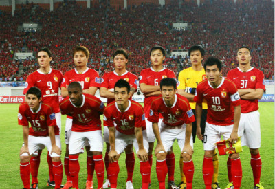 邵佳一谈成为国足主帅：正在家看电脑突然收到700多条信息（邵佳一谈挂帅国足：在家看电脑时突收七百多条消息）