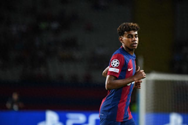 足球英超球迷怒喷转播商调整赛程（英超球迷怒斥转播商擅改赛程）