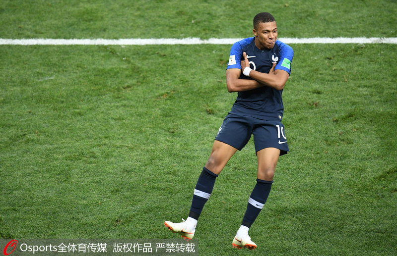 麦克托米奈vs丹麦全场数据：2解围1过人+贡献神级倒钩（麦克托米奈战丹麦全场表现：2次解围1次过人，奉献神级倒钩）