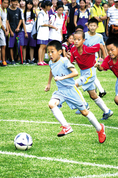 库普梅纳斯：我踢左中卫感觉很舒服，我的能力能帮助尤文（库普梅纳斯：踢左中卫我很适应，自信能以实力助力尤文）