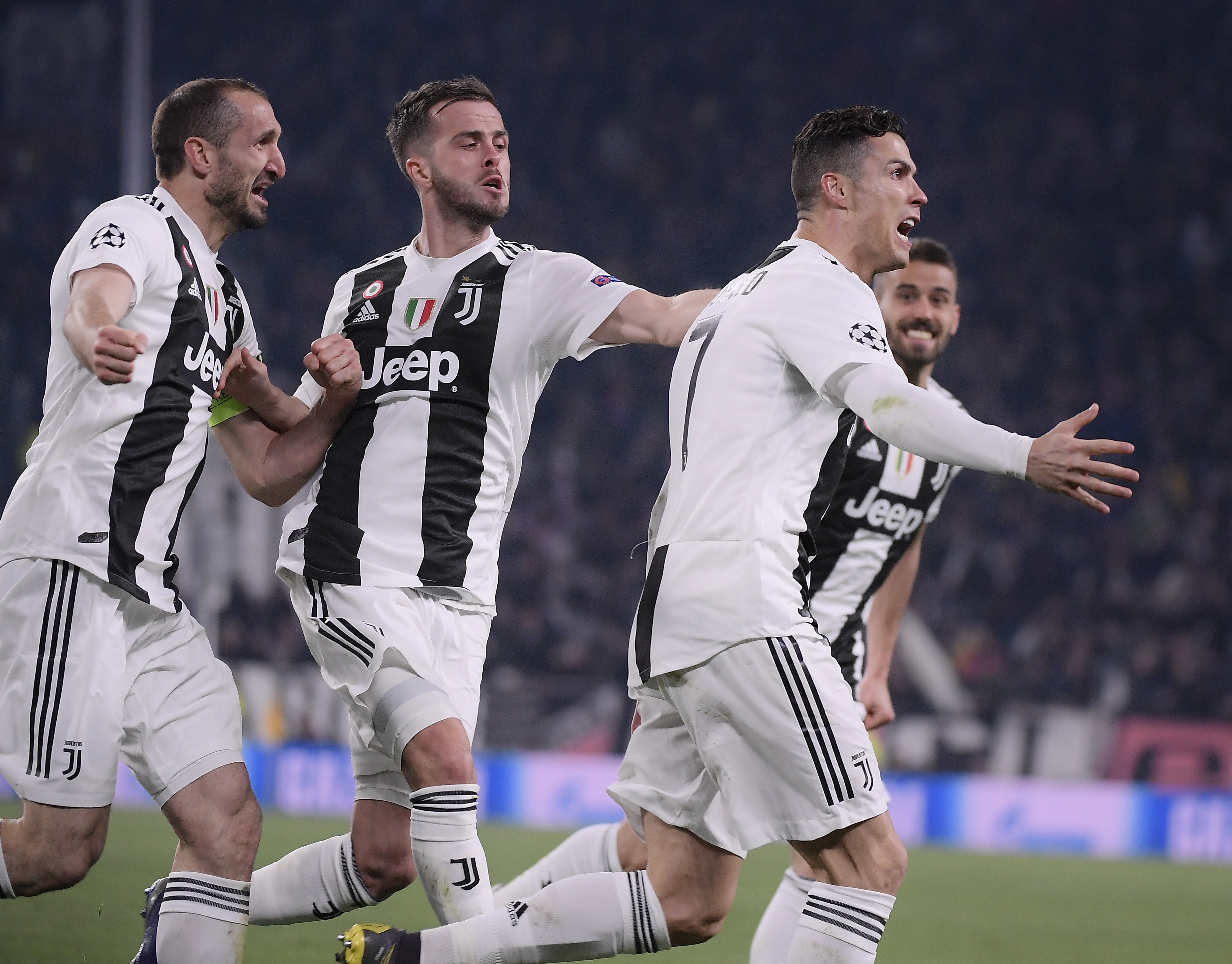 博主：国安已与范双杰续约2年，与曹永竞去年年底已续约（据博主透露，国安与范双杰续约两年，曹永竞已于去年年底完成续约）